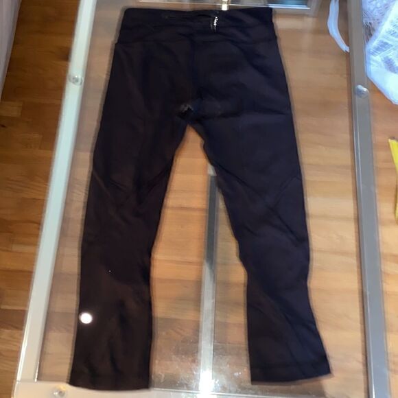 Lululemon Capri workout leggings, SoulCycle, size 4, skull - Picture 5 of 10